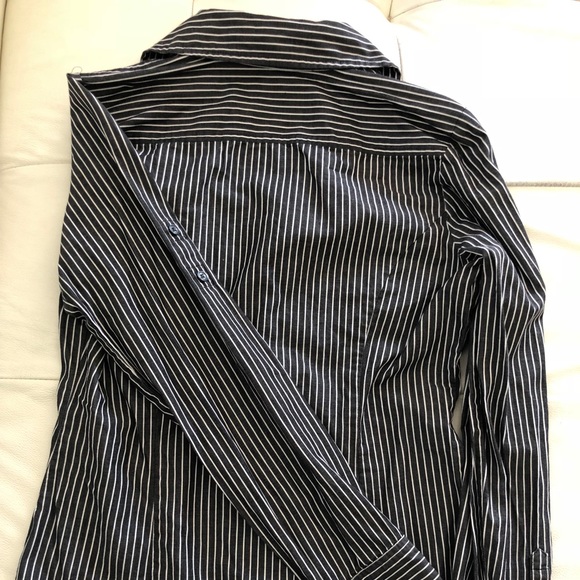 Express button down top - Picture 3 of 3